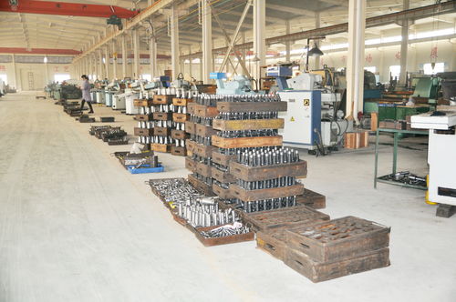 机械加工厂生产车间布局的形式与运输原则