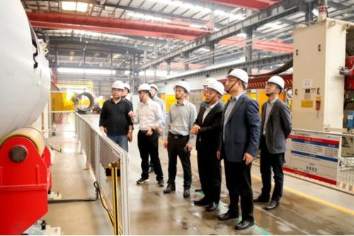 中集车辆强冠业务集团与巴蜀集团达成战略合作，首批签订200台运输车辆